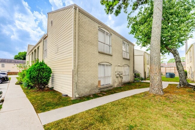 Building Photo - 6200 W Tidwell Rd