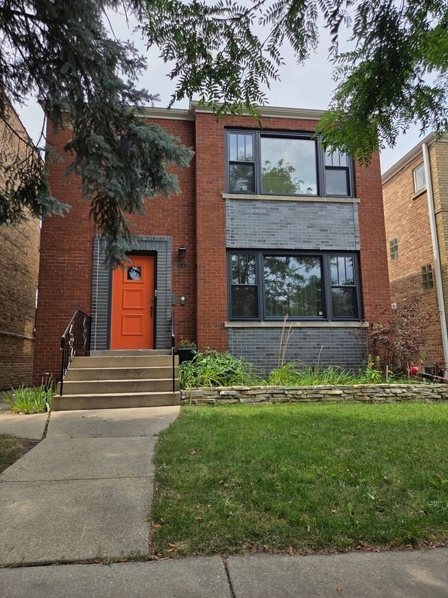 Building Photo - 5842 N Mulligan Ave