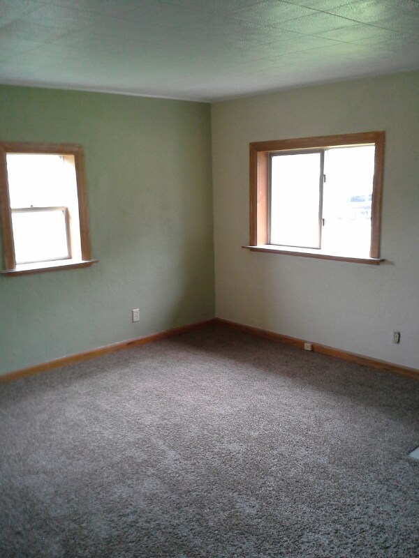 Building Photo - 3724 Roslyn Ave