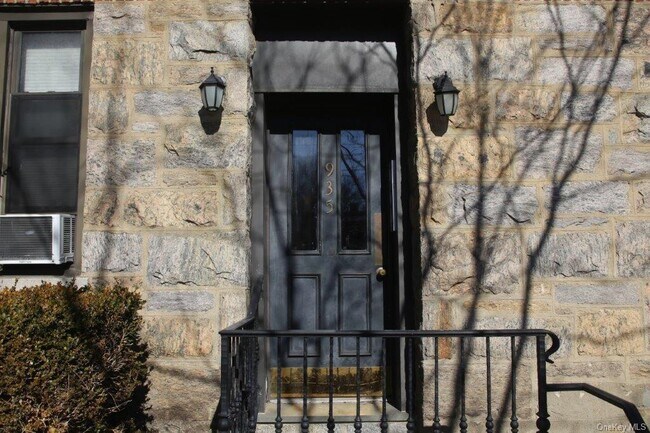 Building Photo - 935 Palmer Rd