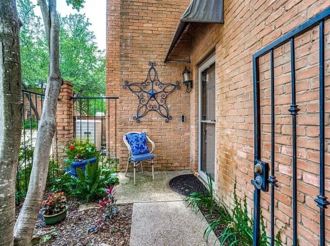 Front Porch - 5734 Remington Park Sq