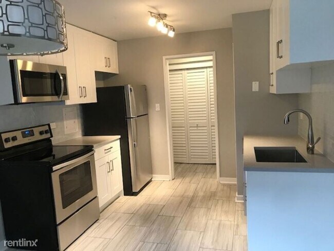 Foto del edificio - 2349 W Jarvis Ave