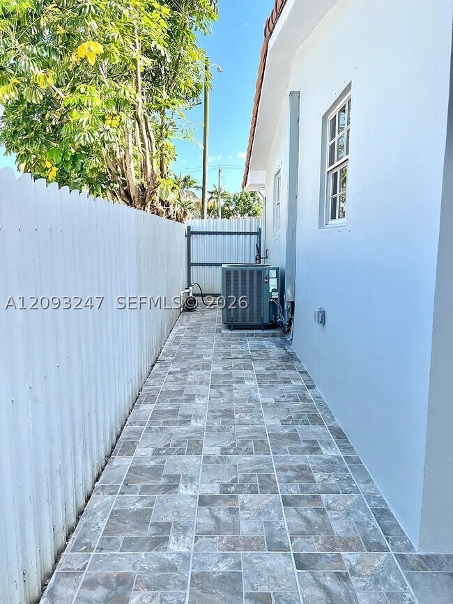 Building Photo - 1175 W 33rd St