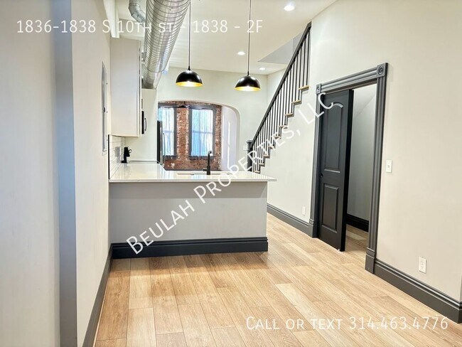 Building Photo - Bright Soulard Townhouse - 2bd/2.5ba