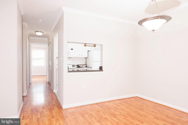 Foto del edificio - 8201 Whispering Oaks Way