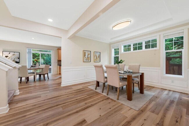 Foto del edificio - Updated 4 bedroom house on quite cul-de-sac
