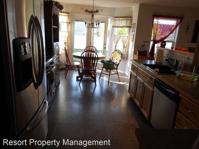 Building Photo - 3 br, 2 bath House - 8482 N Brookside Dr