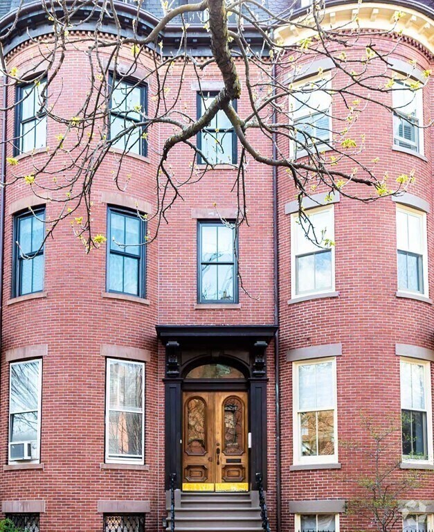 Building Photo - 42 Rutland Sq