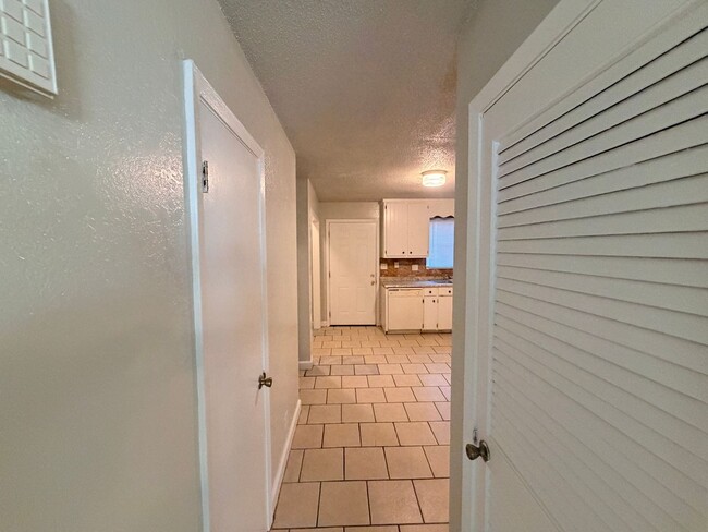 Foto del edificio - Beautiful 2bd/1.5bath Townhome