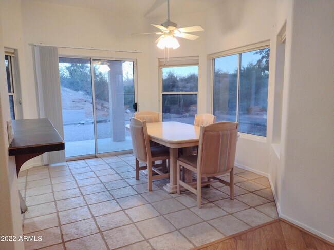 Foto del edificio - 590 N Atchison Ln