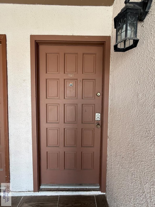 Building Photo - 305 Calle Amistosa