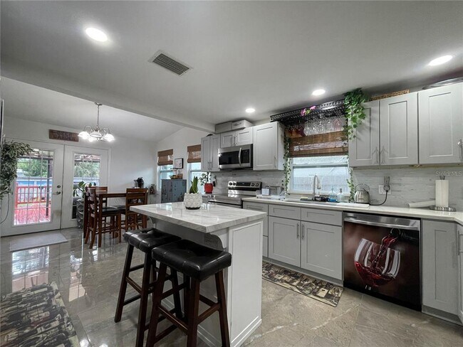 Foto del edificio - 8002 48th Ave N