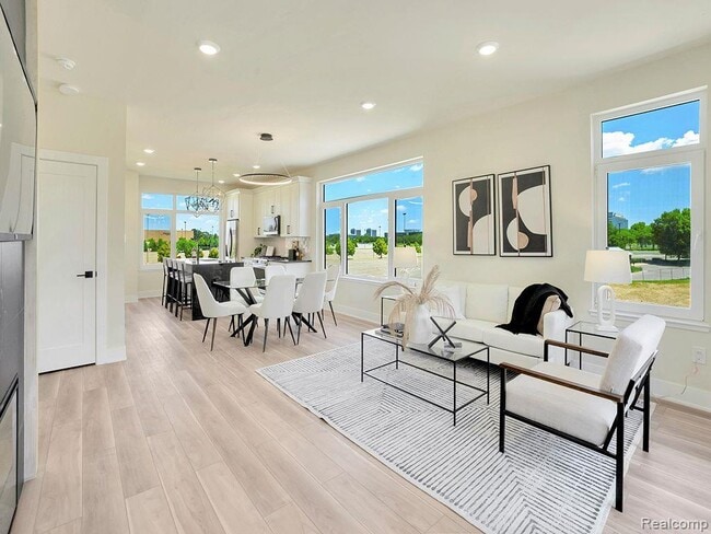 Building Photo - 741 Smart Town Dr