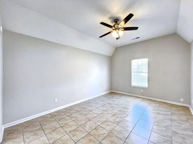 Foto del edificio - 5880 Waverly Dr