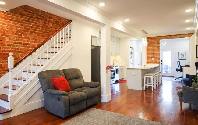 Building Photo - 421 Jefferson St NW