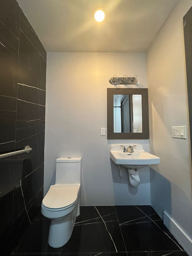 Building Photo - 63 Vroom St