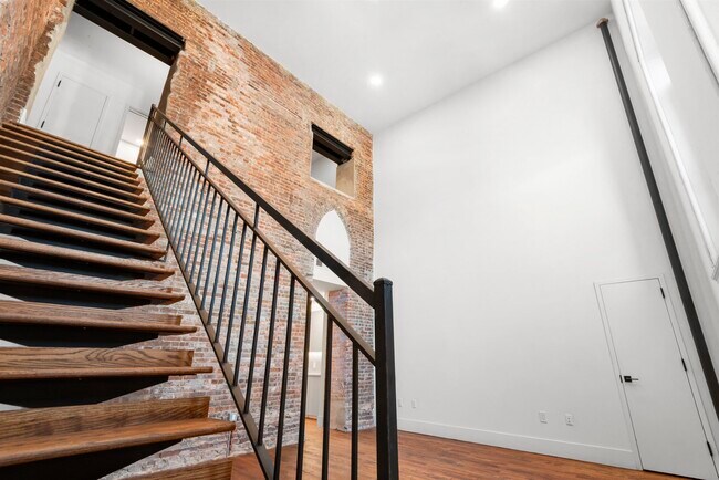Building Photo - 380 Montgomery St