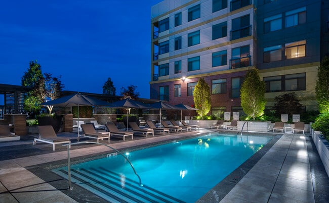 Building Photo - Luxe at Alewife