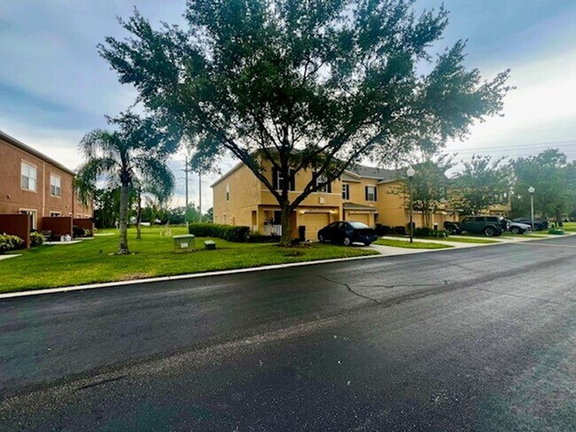 Building Photo - OVIEDO RENTAL! Welcome Home! NEW INTERIOR ...