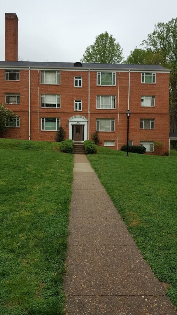 Foto del edificio - 10411 Montrose Ave