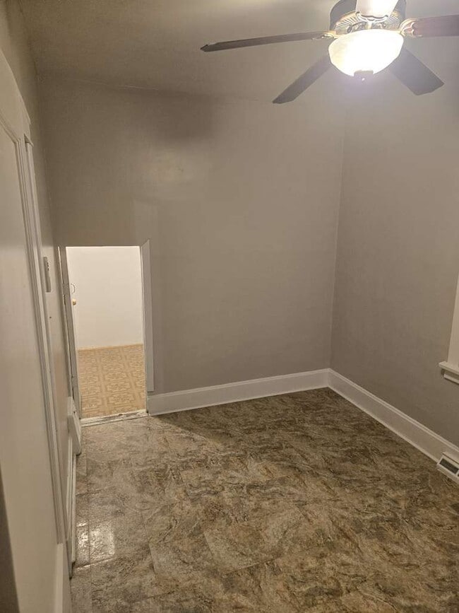 Foto del edificio - 8445 S Marquette Ave