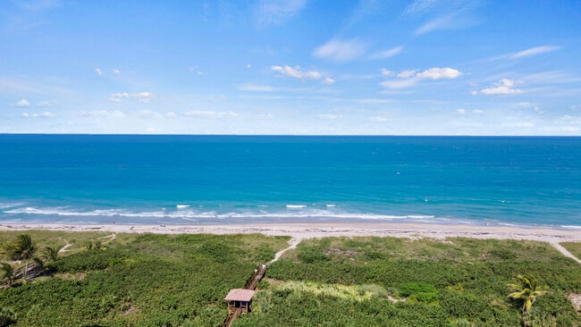 Building Photo - 3000 N Hwy A1A