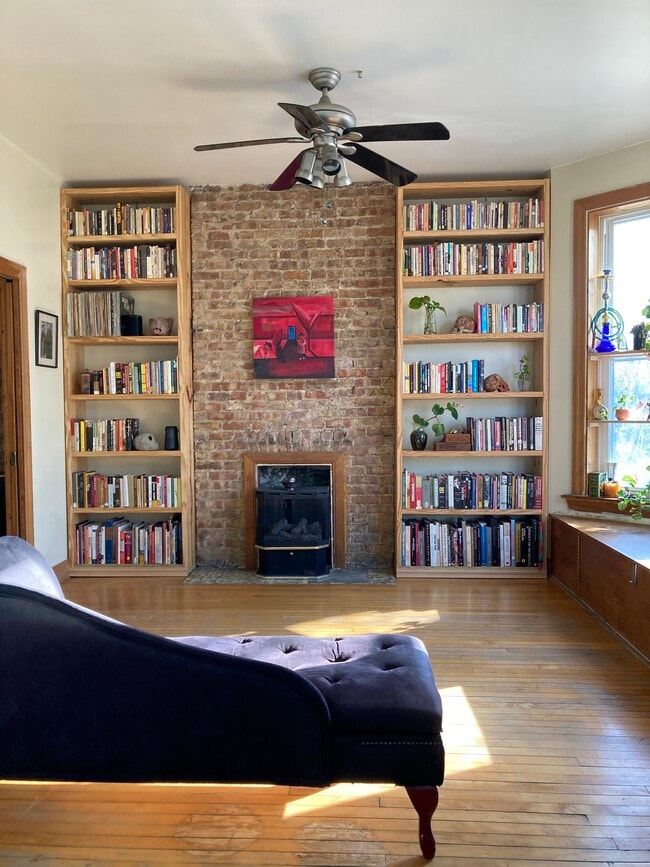 Foto del edificio - 2628 W Division St