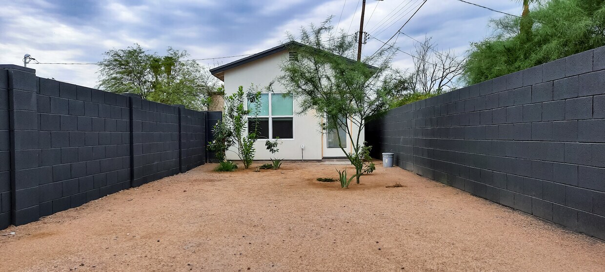 Primary Photo - 1716 N 20th St