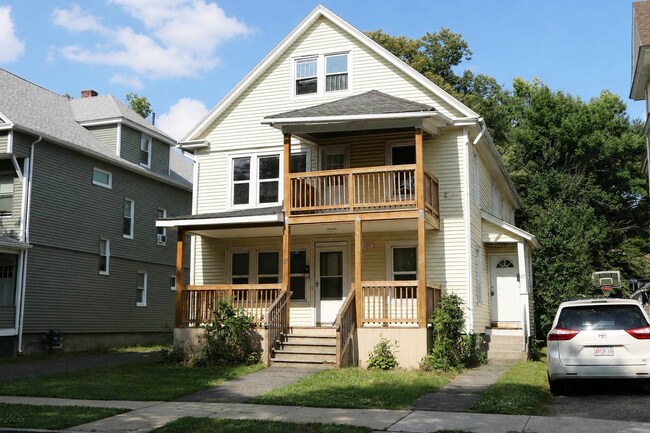 Foto del edificio - 27 Woodlawn St
