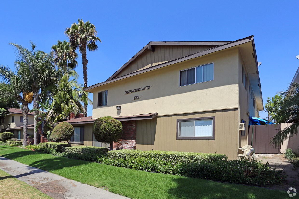 Briar Crest Apartments in Garden Grove, CA
