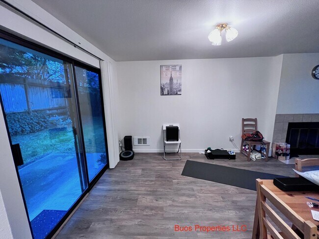 Dining area - 842 NW 62nd St