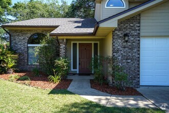 Building Photo - 213 Bayberry Dr
