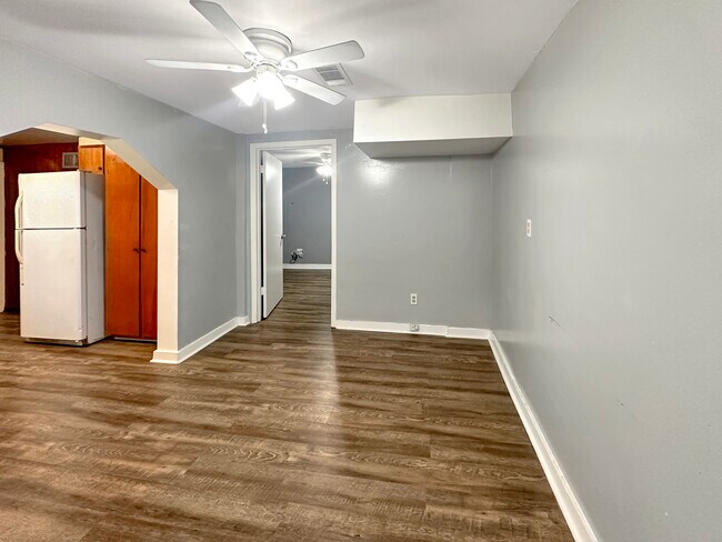 Foto del edificio - 1104 E Harrison St