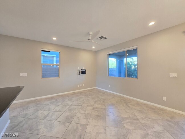 Foto del edificio - 4160 Elegant Chateau St