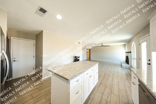 Building Photo - 10627 S 44th St