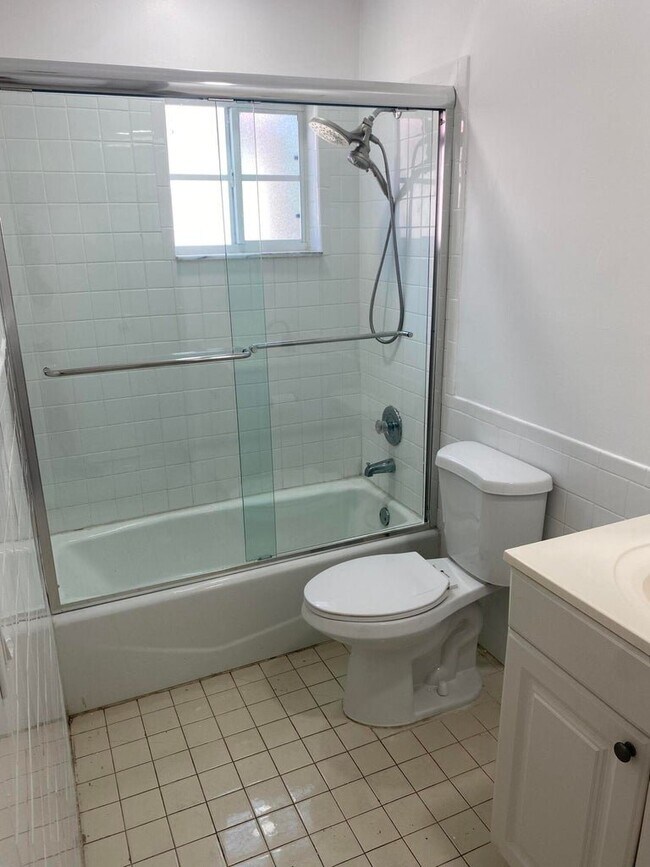 Building Photo - 350 Northeast 25th Court Apt #B, Pompano B...
