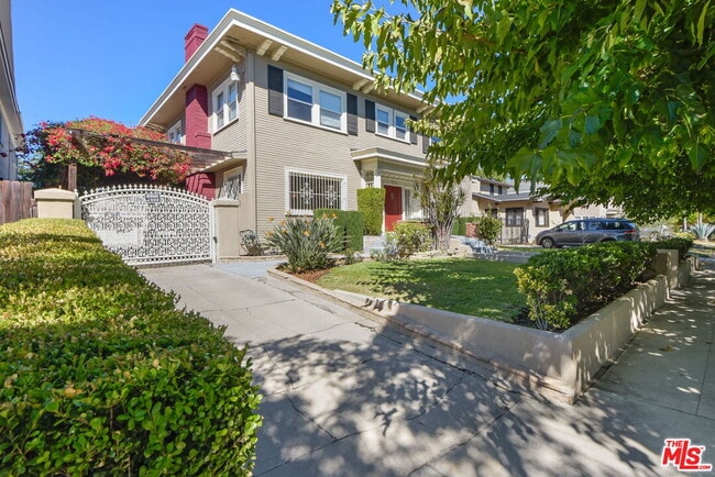 Foto del edificio - 975 Westchester Pl
