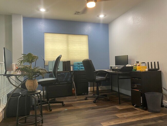 Building Photo - 3 Bedroom Single Family Home in Las Vegas