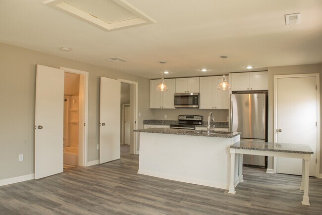 Foto del edificio - Remodeled house, yard, Granite, Stainless ...