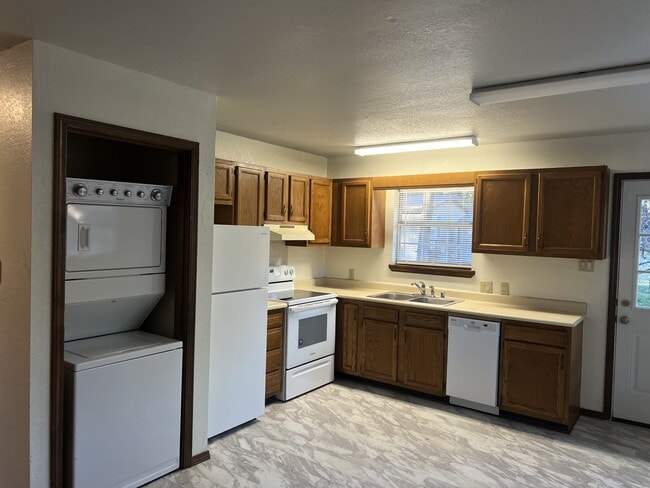 Foto del edificio - 108 Raymond Buckner Dr