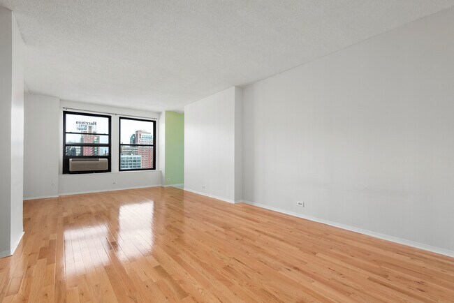Building Photo - 600 S Dearborn St