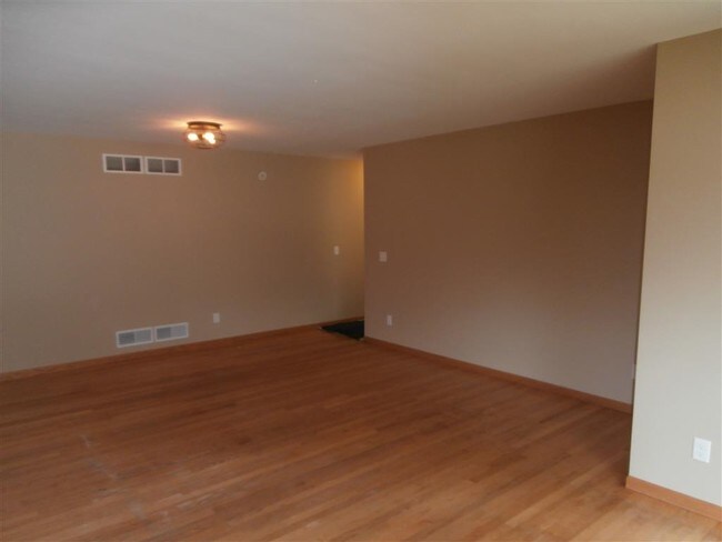 Building Photo - 2907 Esser St