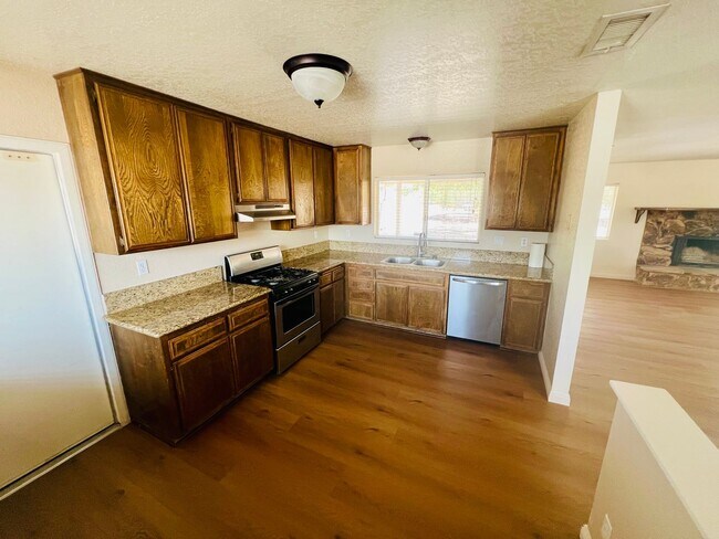 Foto del edificio - 3-Bedroom Hesperia Home on a Large Lot!