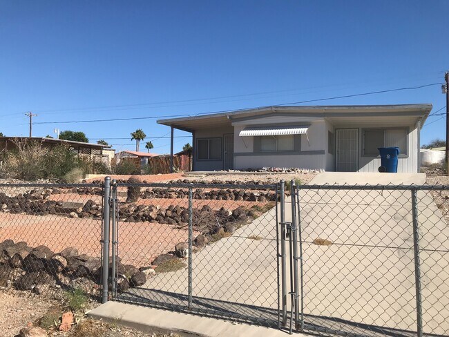 Foto del edificio - 1650 Arriba Dr