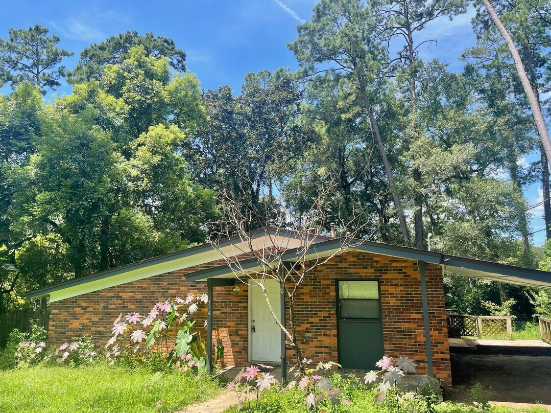 Primary Photo - Huge Fenced Yard & All Hard Flooring