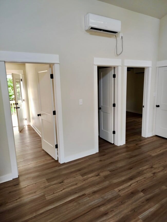 Building Photo - 7002 Old Tom Box Rd