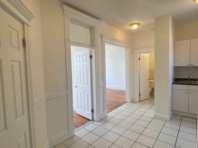 Photo - Large, sunny 2 bed unit with heat and wate... House