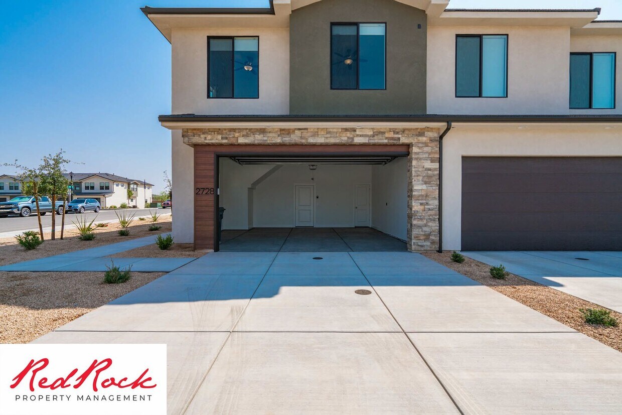Foto principal - End Unit Townhome in Washington Fields wit...