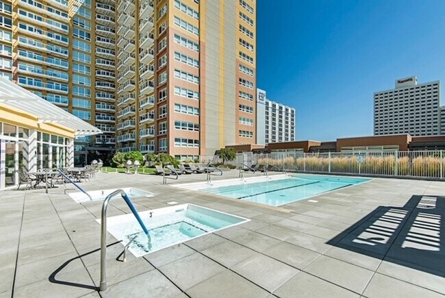 Foto del edificio - ONLY $1,700 PER MONTH FOR THIS BEAUTIFUL, MODERN, STATE OF THE ART, 1 BED, 1 BATH HIGH RISE CONDO...