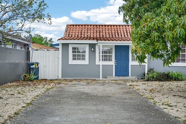 Foto del edificio - 6761 SW 13th Terrace